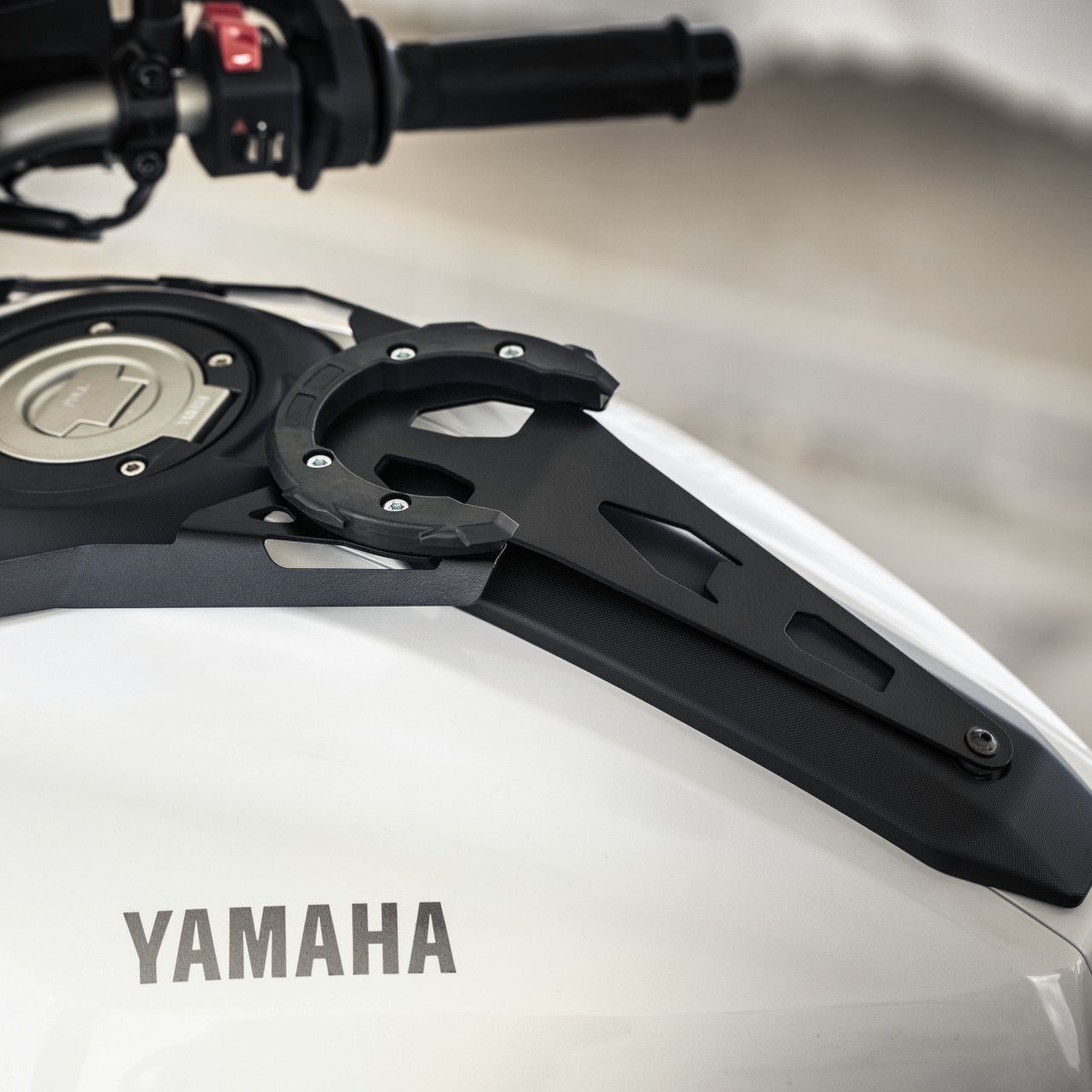 YAMAHA Anneau de fixation de sacoche réservoir MT-07 - 1WSFTBAGAD00