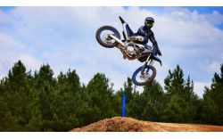 YAMAHA Moto cross YZ450F 2022 Monster Energy Racing Edition