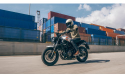 YAMAHA Moto custom XSR700 2024