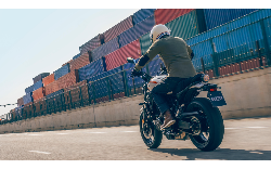 YAMAHA Moto custom XSR700 2024