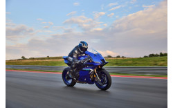 YAMAHA Moto sportive R9 2025