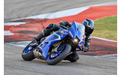 YAMAHA Moto sportive R9 2025