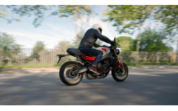 YAMAHA Moto Custom XSR900 2025