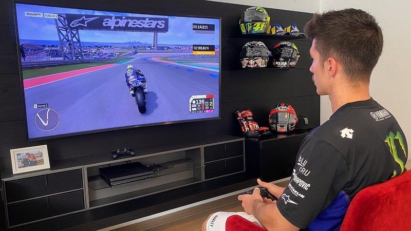 Vinales à l'oeuvre pour la compétition eSport MotoGP sur le tracé de Mugello