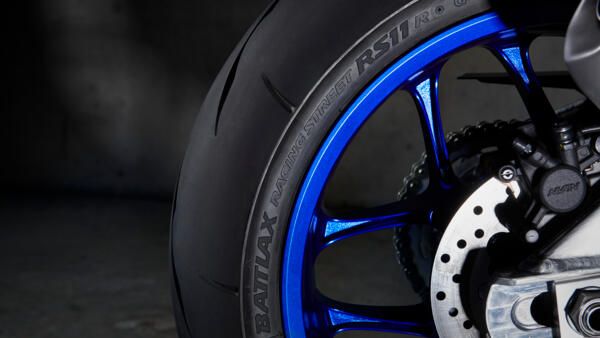 Yamaha R1M 2021 nouveau pneus