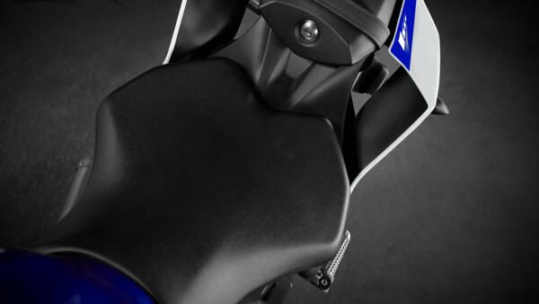 Yamaha 2021 R6 RACE position de conduite