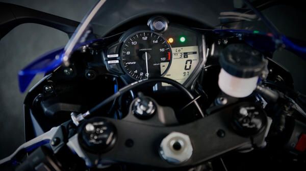 Yamaha 2021 R6 RACE systeme electronique