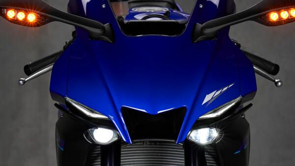 yamaha R1 2022 phares