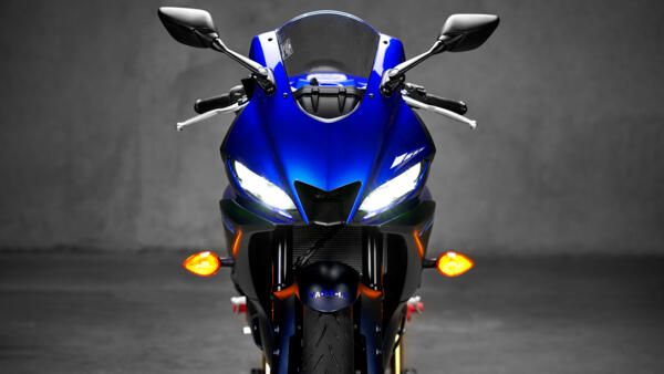 Yamaha 2022 R3 face avant