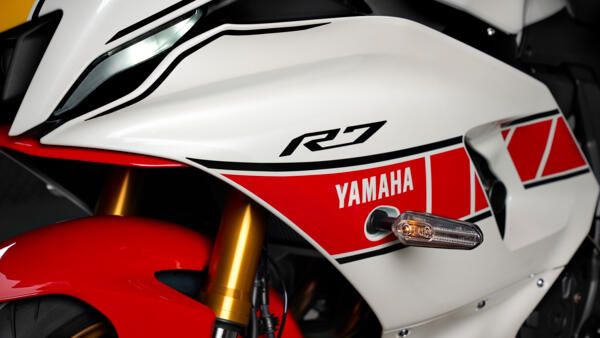 Yamaha R7 world GP coloris