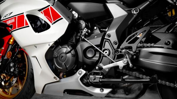 Yamaha R7 world GP moteur