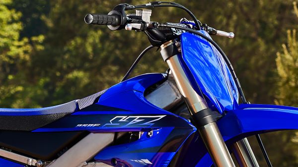 Moto cross Yamaha YZ250F 2023 Deco et habillage bicolores