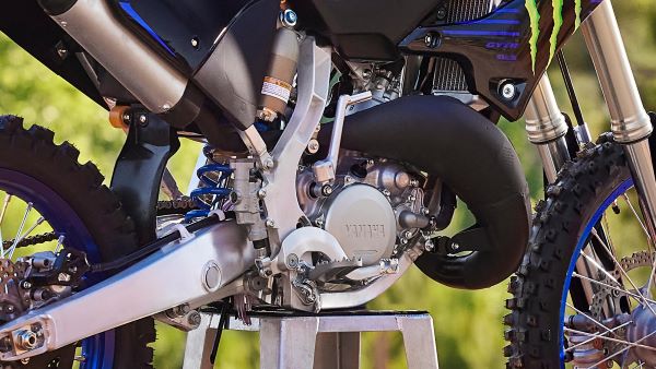 Moto cross Yamaha YZ125 Monster Energy 2023 Carburateur Keihin Powerjet