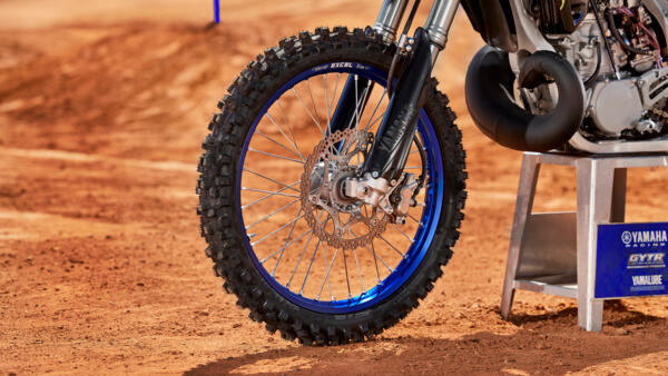 Suspensions de dernière génération de la Yamaha YZ250 Monster Energy 2023 Yamaha YZ250 Monster 2023 suspension