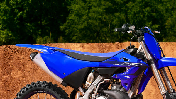 Finition bicolore et nouvelle déco de la Yamaha YZ250 2023 Yamaha YZ250 2023 finition