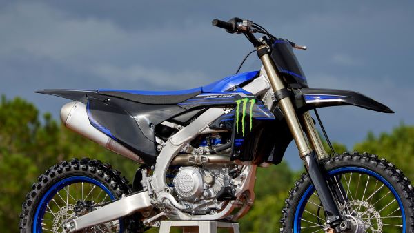Moto cross Yamaha YZ450F Monster Energy 2023 Habillage ergonomique