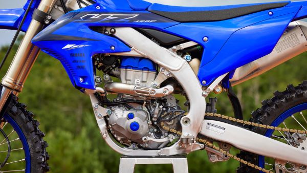 Transmission remaniée de la moto cross Yamaha YZ450F 2023 Moto cross Yamaha YZ450F 2023 Transmission remaniee