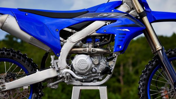 Moto cross Yamaha YZ450F 2023 Cadre poutre bilaterale alumiunium