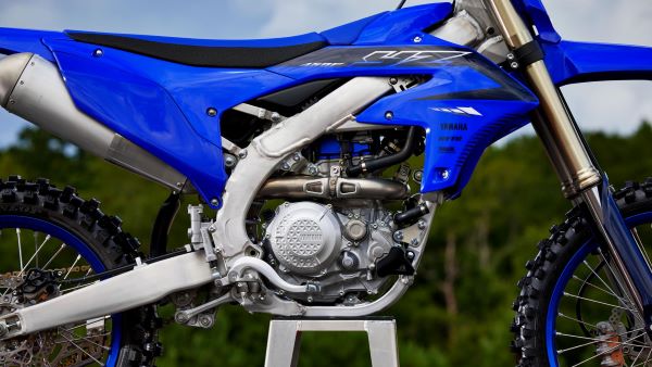 Cadre en aluminium de la moto cross Yamaha YZ450F 2023 Moto cross Yamaha YZ450F 2023 Cadre poutre bilaterale alumiunium
