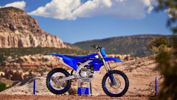 Habillage ergonomique de la moto cross Yamaha YZ450F 2023 Moto cross Yamaha YZ450F 2023 Habillage ergonomique