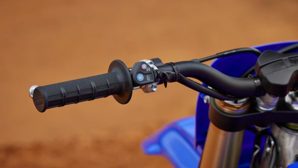 Moto cross Yamaha YZ450F 2023 Systeme controle traction