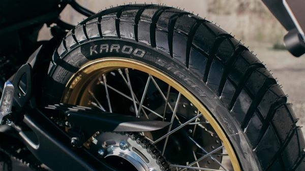 Pneus hautes performances de la Yamaha Custom XSR 125 Legacy 2023 Yamaha Custom XSR 125 Legacy 2023 Pneus performants