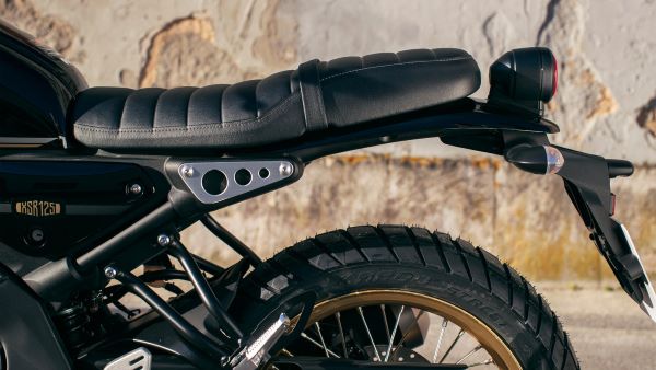 Fintions haut de gamme de la Yamaha Custom XSR 125 Legacy 2023 Yamaha Custom XSR 125 Legacy 2023 Finitions haut de gamme