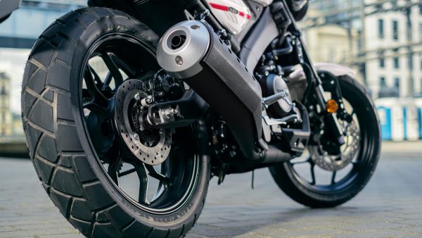 Pneus pavés de la Yamaha Custom XSR 125 2023 Yamaha Custom XSR 125 2023 Pneus paves