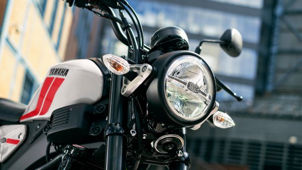 Yamaha Custom XSR 125 2023 Phare et feu LED