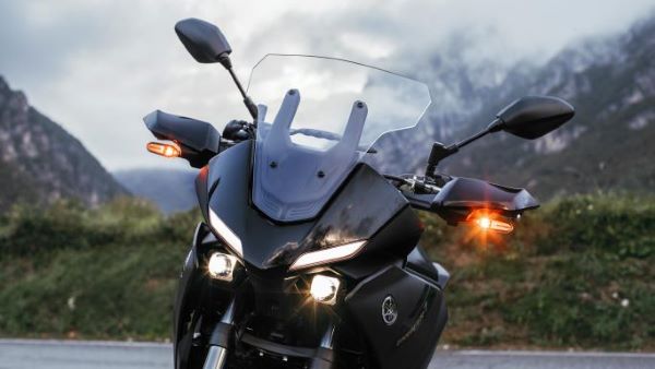Yamaha tracer 7 2023 phare feux de position clignotants