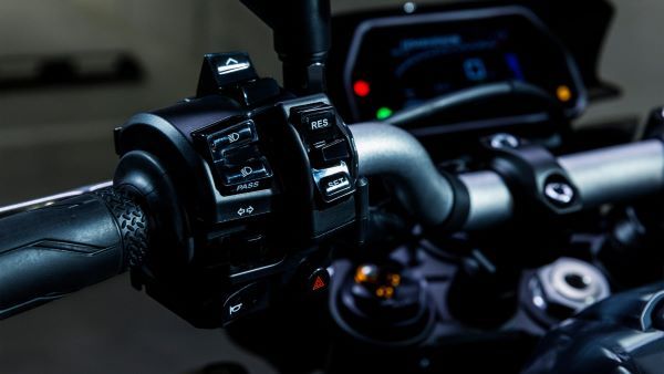 Le régulateur de vitesse de la Yamaha MT-10 2024 Yamaha MT-10 2024 régulateur