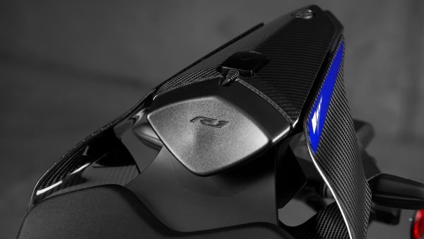 yamaha R1M 2024 coque arrière en carbonne yamaha R1M 2024 coque arrière en carbonne