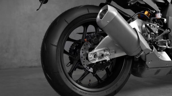 yamaha R1M 2024Pneu Bridgestone Battlax RS11 yamaha R1M 2024 Pneu Bridgestone Battlax RS11