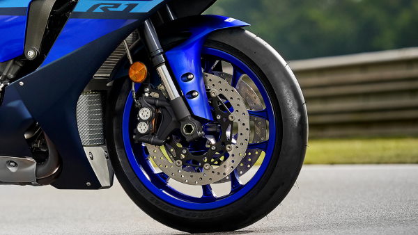 yamaha R1 2024 fourche KYB 43mm