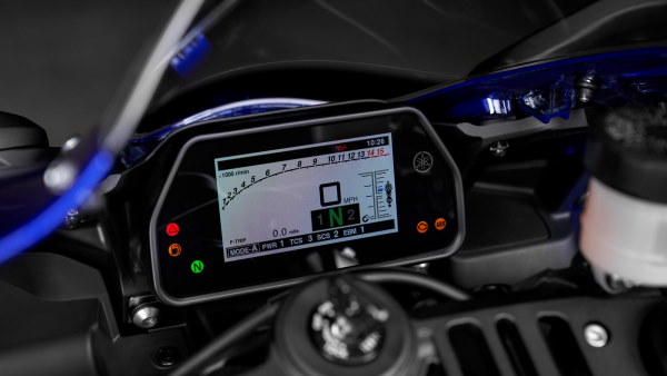 yamaha R1 2024 tableau de bord TFT avec EBM et BC