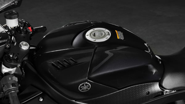 2024 Yamaha-R6 RACE reservoir