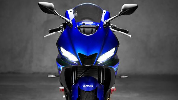 Face avant de la Yamaha R3 2024 Yamaha 2024 R3 face avant