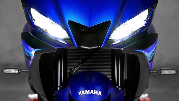 Double optique à LED de la Yamaha R3 2024 Yamaha 2024 R3 optique