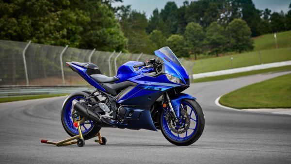 Légereté de la Yamaha R3 2024 Yamaha 2024 R3 permis A2