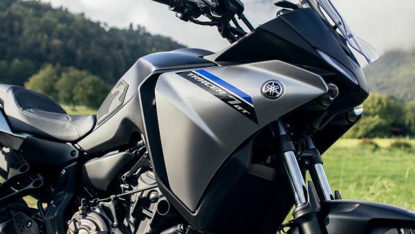 Demi-carénage et face avant sportive de la Yamaha Tracer 7GT 2024 Yamaha Tracer 7GT 2024 demi carenage et face avant sportive