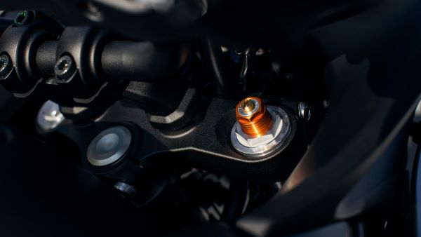 Suspensions réglables avant et arrière de la Yamaha Tracer 7GT 2024 Yamaha Tracer 7GT 2024 Suspensions reglables avant arriere