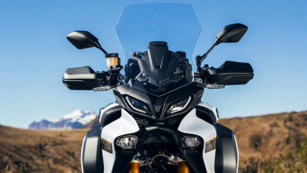 Phares et feu à LED de la Yamaha TRACER 9 GT 2024 Yamaha TRACER 9 GT 2024 phares et feu à LED