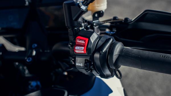 Poignées chauffantes de la Yamaha TRACER 9 GT 2024 Yamaha TRACER 9 GT 2024 poignees chauffantes