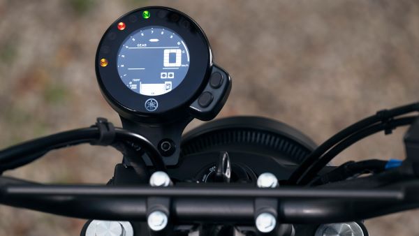 Compteur LCD rond de la Yamaha Custom XSR 700 Legacy 2024 Yamaha Custom XSR 700 Legacy 2024 Compteur LCD rond