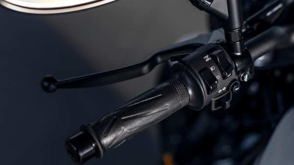 Nouveaux commodos de la Yamaha XSR 700 Moto Yamaha Custom XSR 700 2024 commodos