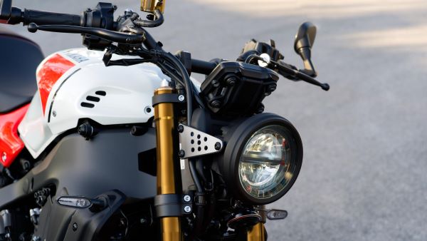 Eclairage intégral à LED de la Yamaha Custom XSR900 2024 Yamaha Custom XSR900 2024 Eclairage