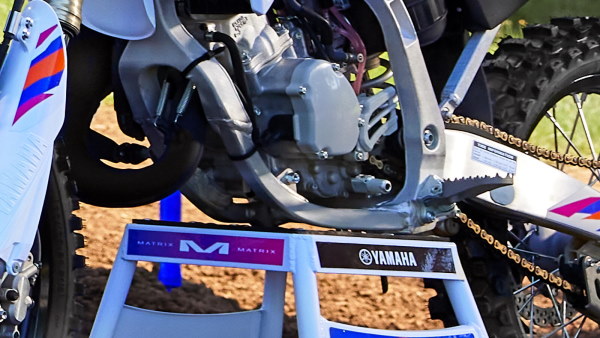 Moto cross Yamaha YZ125 2024 50e Anniversaire boite six vitesses