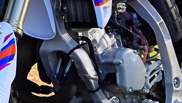 Moto cross Yamaha YZ125 2024 carburateur Keihin Powejet