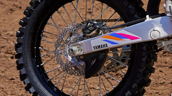 Yamaha YZ250 2024 50e Anniversaire système de freinage