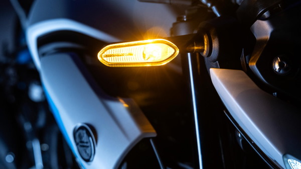 Yamaha MT-03 2025 clignotant LED